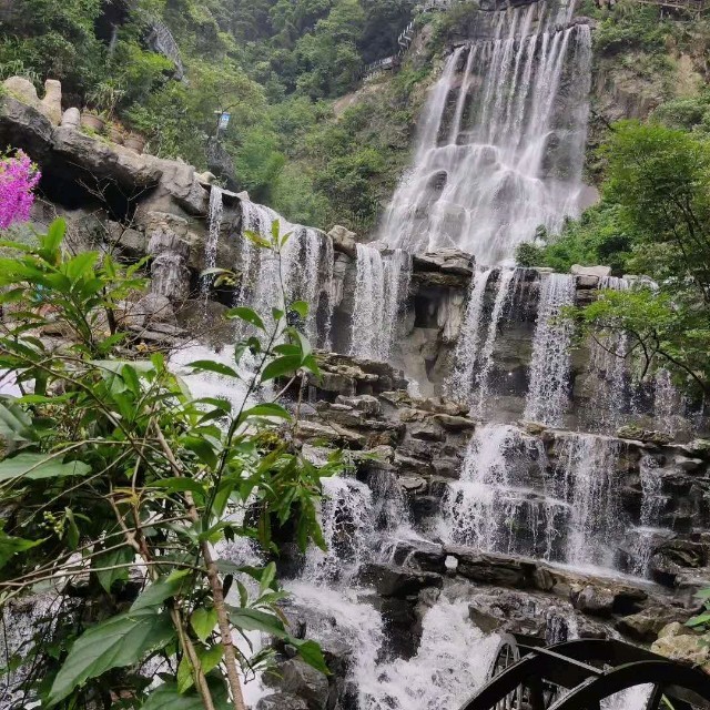 雨夜的浪漫(热度:72)由志翻唱，原唱歌手谭咏麟