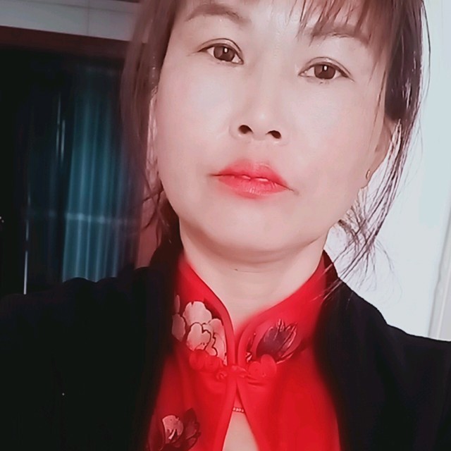 前面走的是高文举由岁月并非如歌演唱(原唱:【花厅相会】对唱)