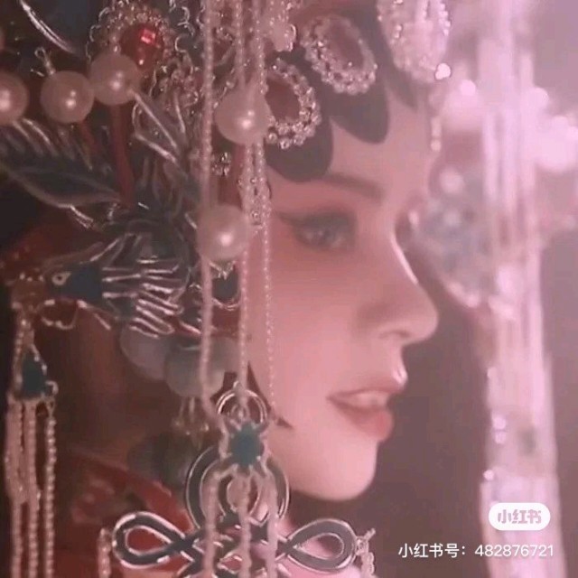 演唱歌手雨中旅途的头像